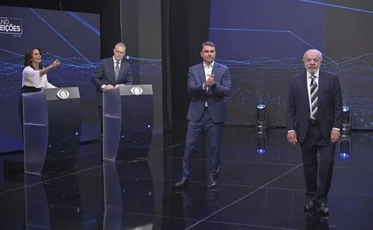 Imagem ilustrativa da imagem Lula e Flávio Bolsonaro definem estratégias e intensificam agendas após debate