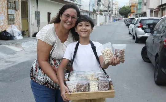 Imagem ilustrativa da imagem Pipoca gourmet ajuda a realizar sonhos de menino de 13 anos