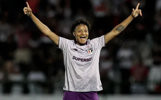 Imagem ilustrativa da imagem São Paulo volta a bater o Flamengo e avança à decisão do Brasileiro feminino