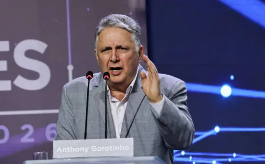 Imagem ilustrativa da imagem TSE dá dois dias para MP opinar sobre saída de Garotinho; Paes o chama de 'laranja'