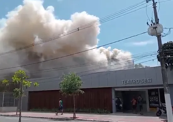 Imagem ilustrativa da imagem Após incêndio, Sesi suspende as aulas e retorna terça-feira