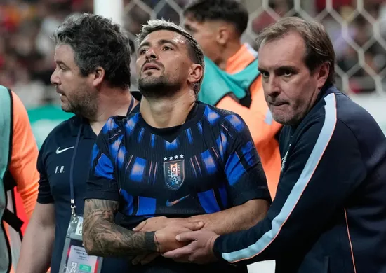 Imagem ilustrativa da imagem Arrascaeta fratura o punho em amistoso e desfalca o Flamengo