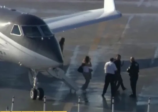 Imagem ilustrativa da imagem Avião em que Flávio Bolsonaro saiu do Brasil pousa em Miami