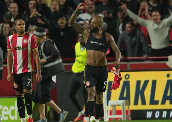 Imagem ilustrativa da imagem Chelsea dá vexame, leva gol de Igor Thiago e é humilhado pelo Brentford