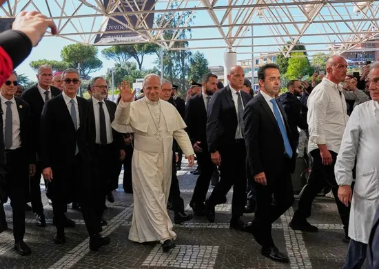 Imagem ilustrativa da imagem Cirurgia do papa Leão 14 foi um sucesso, diz Vaticano