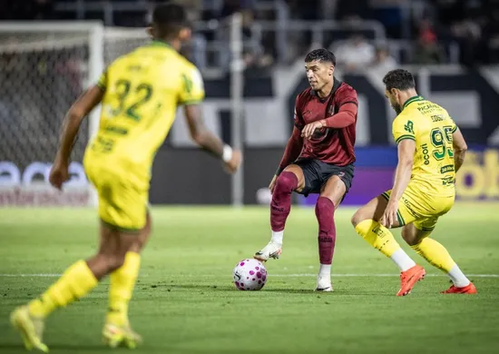 Imagem ilustrativa da imagem Com um a menos, Mirassol busca e garante empate com Bragantino