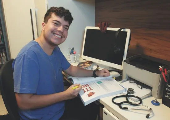 Imagem ilustrativa da imagem Congresso aprova "OAB da medicina" com prova obrigatória para novos médicos
