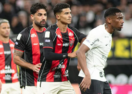 Imagem ilustrativa da imagem Corinthians pressiona, empata com o Vitória e segue perto do Z-4