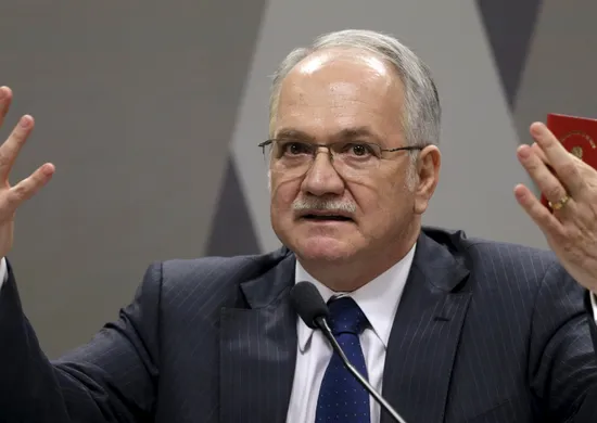 Imagem ilustrativa da imagem Fachin tira pedido de investigação contra Mendonça do inquérito das fake news