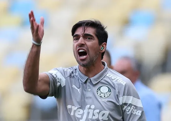 Imagem ilustrativa da imagem Felipe Melo rebate Abel Ferreira após tropeço: 'O Palmeiras é muito maior que você'