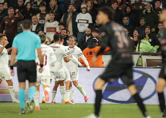 Imagem ilustrativa da imagem Fluminense perde para o Platense, mas avança às semifinais da Libertadores