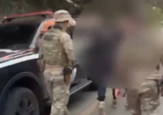 Imagem ilustrativa da imagem Foragido por 4 anos é preso por homicídio em frente a delegacia em Colatina