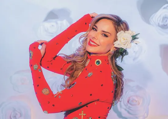Imagem ilustrativa da imagem Força e fé em recomeço da cantora Flavia Mendonça
