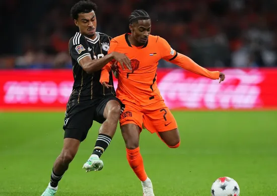 Imagem ilustrativa da imagem Holanda empata com a Alemanha no fim em estreias de Xavi e Klopp