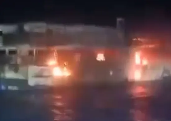 Imagem ilustrativa da imagem Incêndio em balsa deixa cinco mortos e 87 desaparecidos nas Filipinas