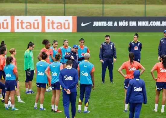 Imagem ilustrativa da imagem Lula sanciona Lei do Futebol Feminino, que determina estímulo à modalidade