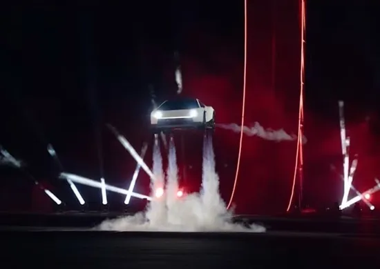 Imagem ilustrativa da imagem Musk apresenta Roadster, o 'carro voador' da Tesla; confira vídeo