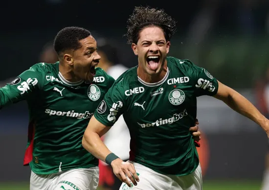 Imagem ilustrativa da imagem Palmeiras vence a LDU no Nubank Parque e joga por empate em Quito