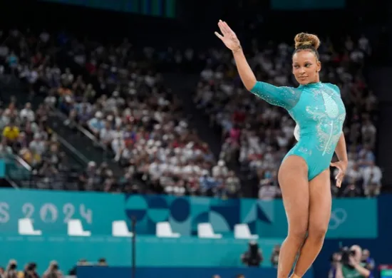 Imagem ilustrativa da imagem Rebeca Andrade é tricampeã mundial no salto e chega a 10 medalhas em Mundiais