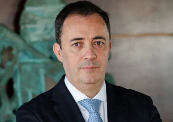 Imagem ilustrativa da imagem Reitor da PUCPR morre nos EUA atingido por pedaço de telhado arrancado pelo vento