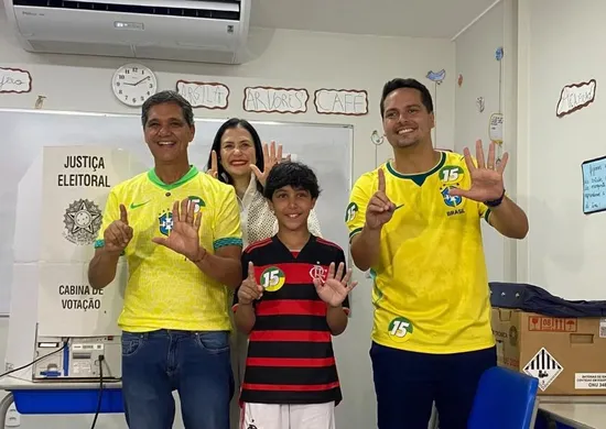 Imagem ilustrativa da imagem Ricardo Ferraço vota na Escola da Ilha em Vitória neste domingo