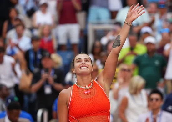 Imagem ilustrativa da imagem Sabalenka vence Noskova em batalha e vai à semifinal do US Open