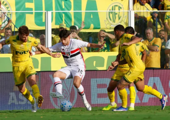 Imagem ilustrativa da imagem São Paulo reage após bombardeio do Mirassol e busca empate fora