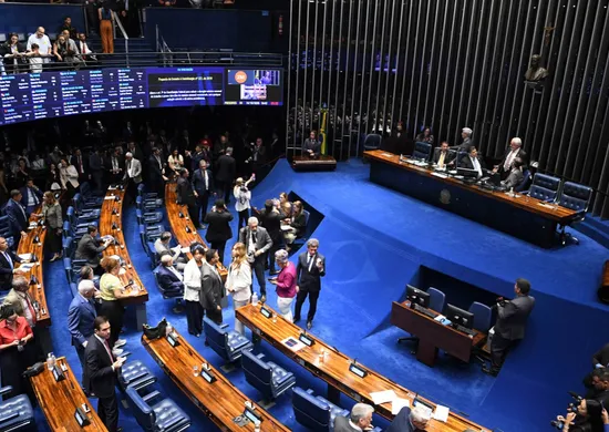 Imagem ilustrativa da imagem Senado aprova PEC do fim da escala 6x1 em primeiro turno