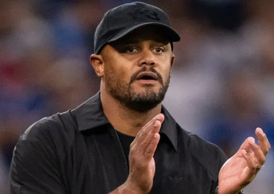 Imagem ilustrativa da imagem Técnico do Bayern, Kompany desmaia em treino e levado às pressas para hospital