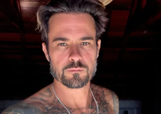 Imagem ilustrativa da imagem Tive que ir relembrando como fazer, diz Paulo Vilhena sobre retorno às novelas