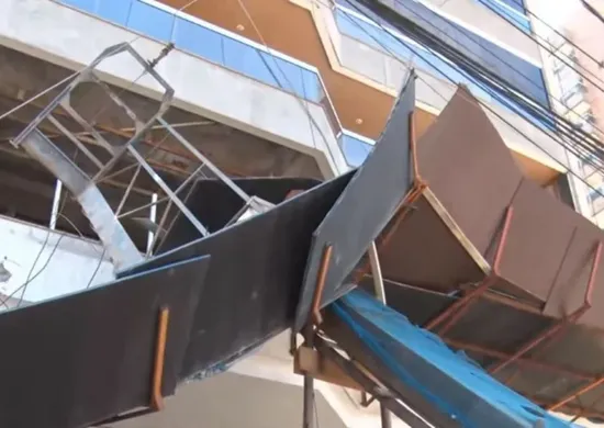 Imagem ilustrativa da imagem Trabalhadores ficam feridos após estrutura de obra desabar em Vila Velha