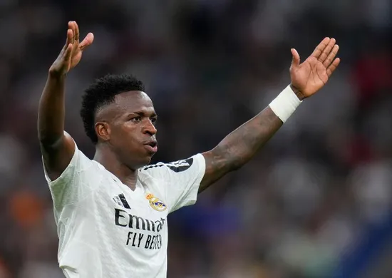 Imagem ilustrativa da imagem Vini Jr. é suspenso por 4 jogos após puxar cabelo e desfalca Real Madrid