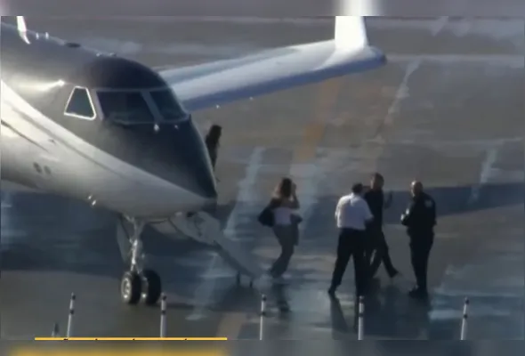 Imagem ilustrativa da imagem Avião em que Flávio Bolsonaro saiu do Brasil pousa em Miami