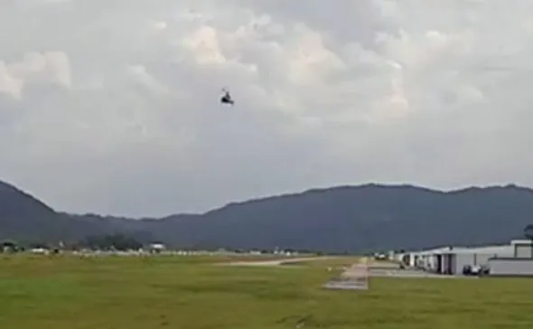 Imagem ilustrativa da imagem Bombeiros e FAB reforçam buscas por helicóptero com cantor Rick em SC