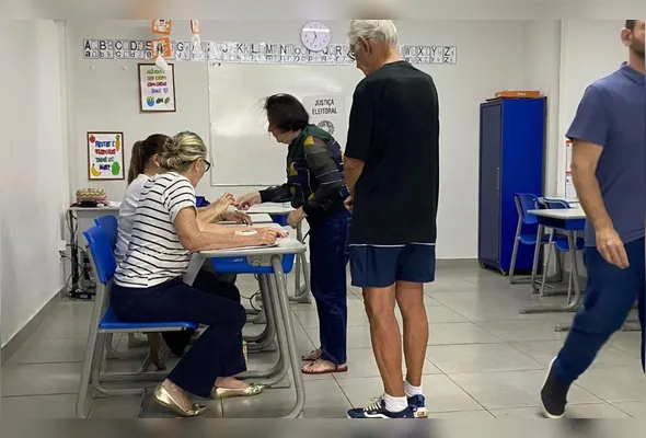 Eleitores comparecem para votações