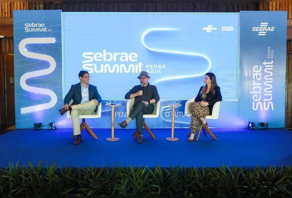 O presidente do CDE do Sebrae/ES, Idalberto Moro (ao centro), que foi moderador de um dos painéis do encontro, reforçou a importância de uma discussão qualificada sobre o desenvolvimento do estado