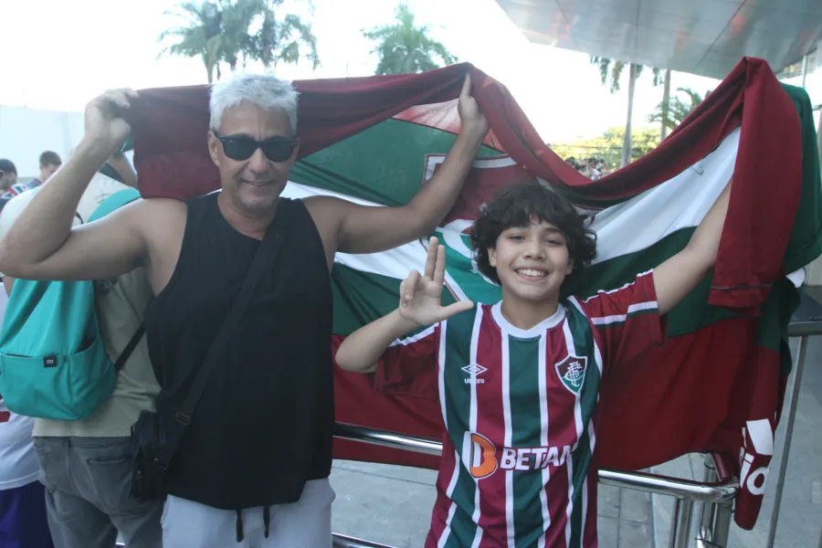 Confira a festa da torcida do Fluminense na chegada da equipe ao ES