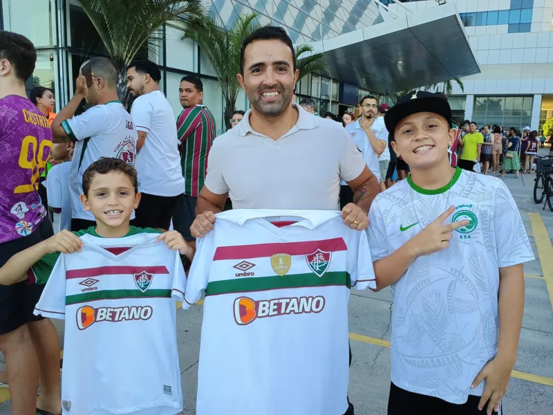 Confira a festa da torcida do Fluminense na chegada da equipe ao ES