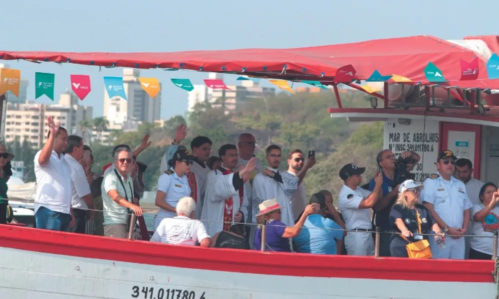 FOTOS | Fé e tradição na procissão marítima da festa de São Pedro