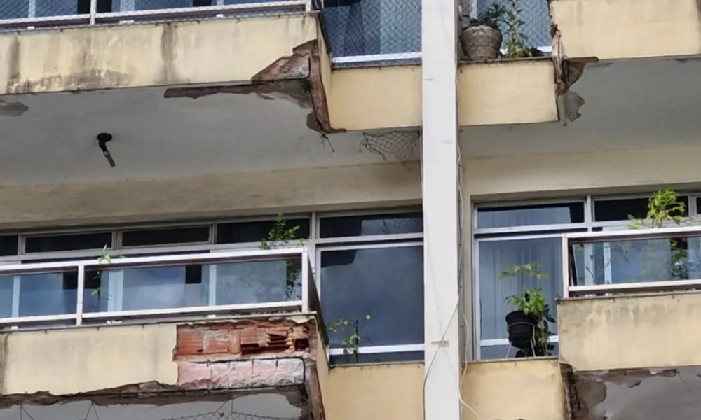 Crea-ES faz vistoria e relata estado de corrosão em edifício na Praia da Costa