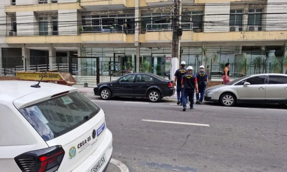 Crea-ES faz vistoria e relata estado de corrosão em edifício na Praia da Costa