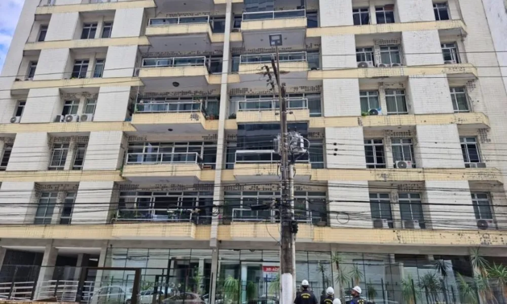 Crea-ES faz vistoria e relata estado de corrosão em edifício na Praia da Costa