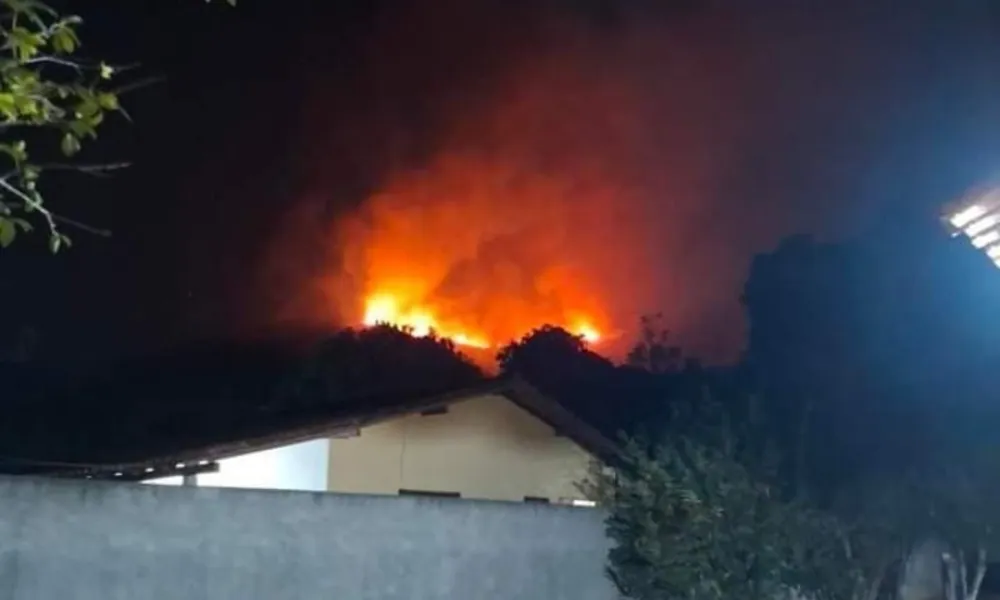 Incêndio atinge área de Santo Antônio do Canaã, distrito de Santa Teresa