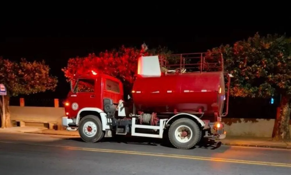 Incêndio atinge área de Santo Antônio do Canaã, distrito de Santa Teresa