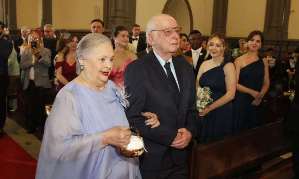 Tradição da Escócia emociona em casamento na Catedral de Vitória. Veja registros