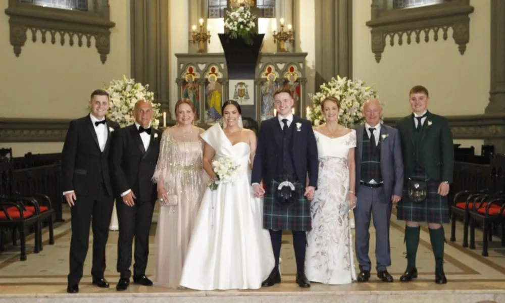 Tradição da Escócia emociona em casamento na Catedral de Vitória. Veja registros