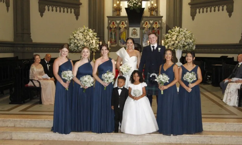 Tradição da Escócia emociona em casamento na Catedral de Vitória. Veja registros