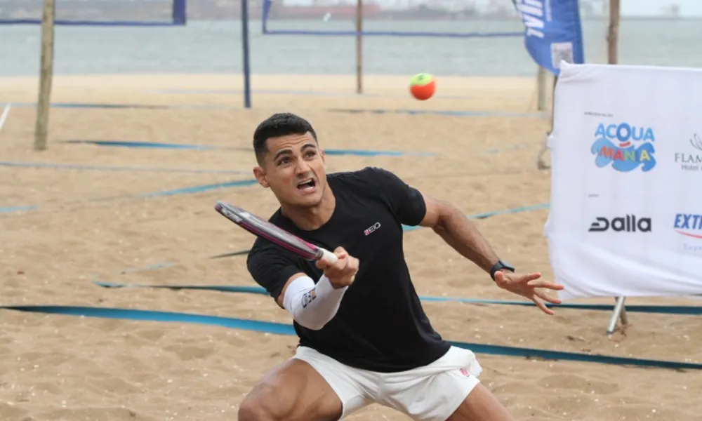 Veja fotos do Tribuna Open de Beach Tennis na Praia de Camburi