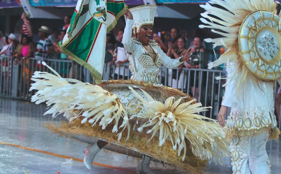 Cores e doces tomaram conta da avenida com a Unidos da Piedade