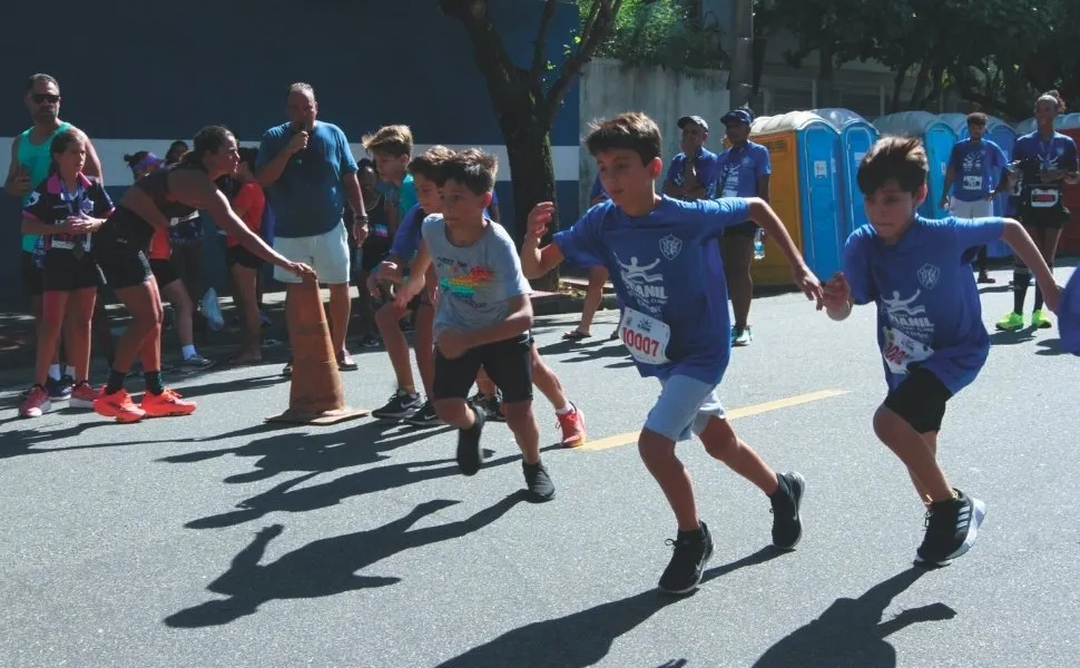 Corrida Alvianil alegra atletas em Vitória. Veja galeria de fotos